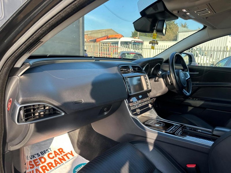 JAGUAR XE