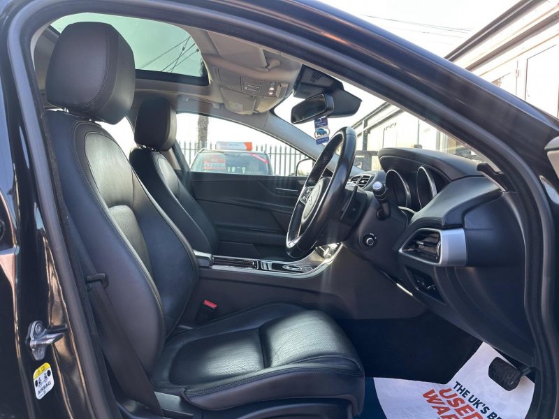 JAGUAR XE