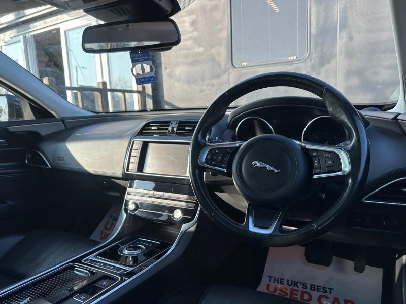 JAGUAR XE